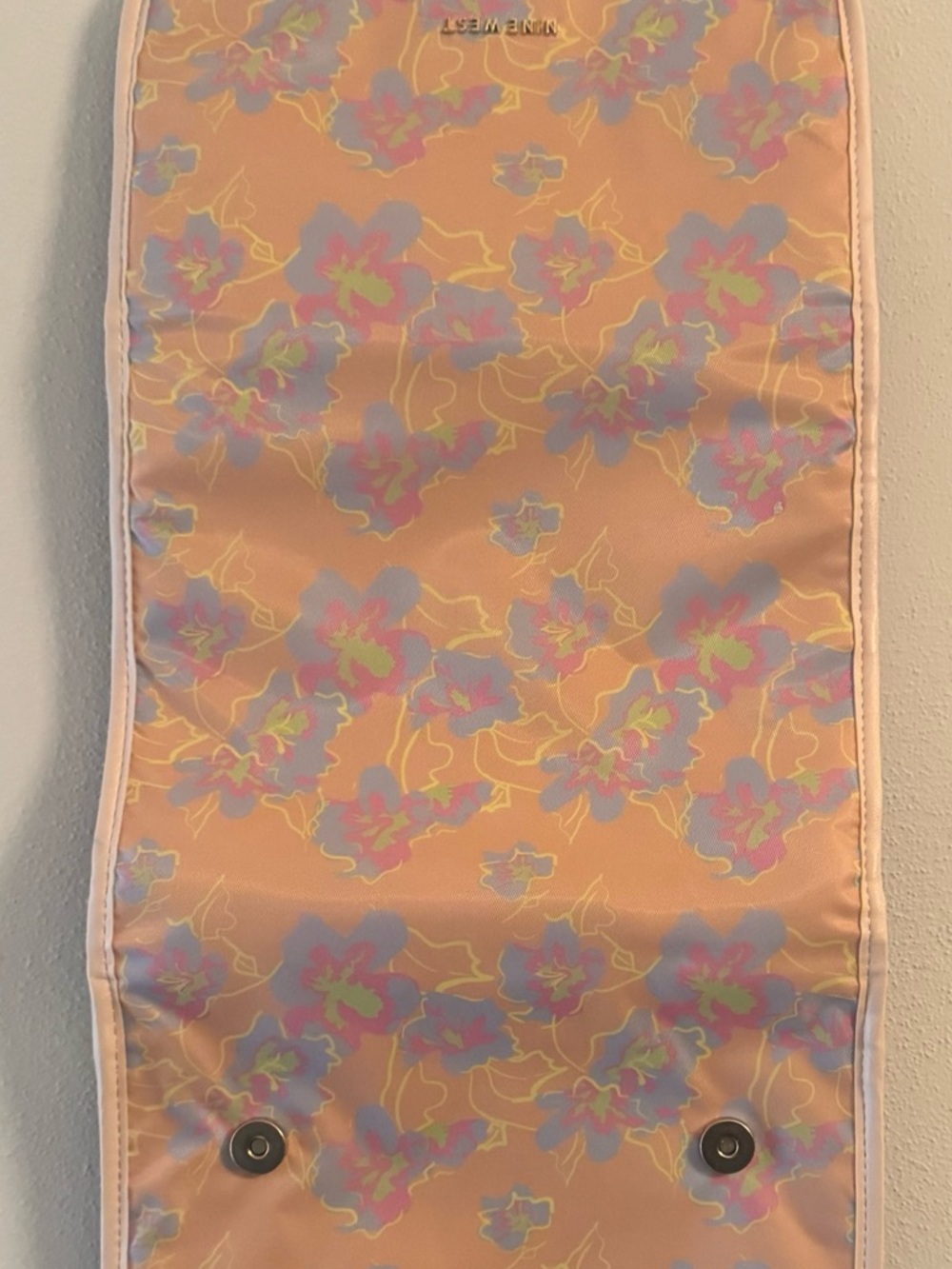 Nine West Hanging Travel Organizer Floral Makeup Toiletry Roll Up - Picture 4 of 5